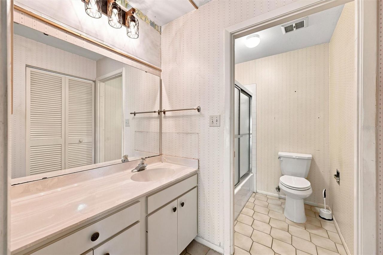 240 Sherwood Drive , Bradenton, FL 34210 Photo