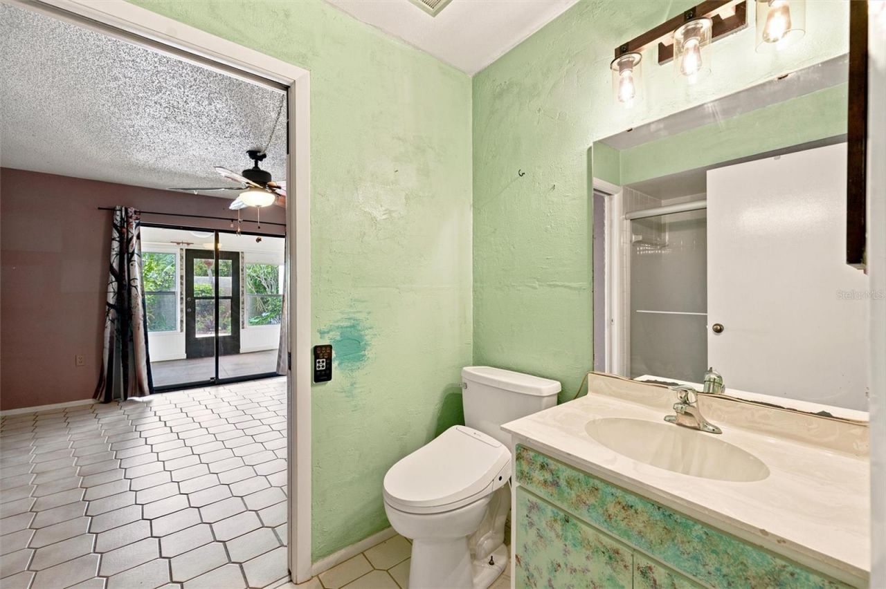 240 Sherwood Drive , Bradenton, FL 34210 Photo