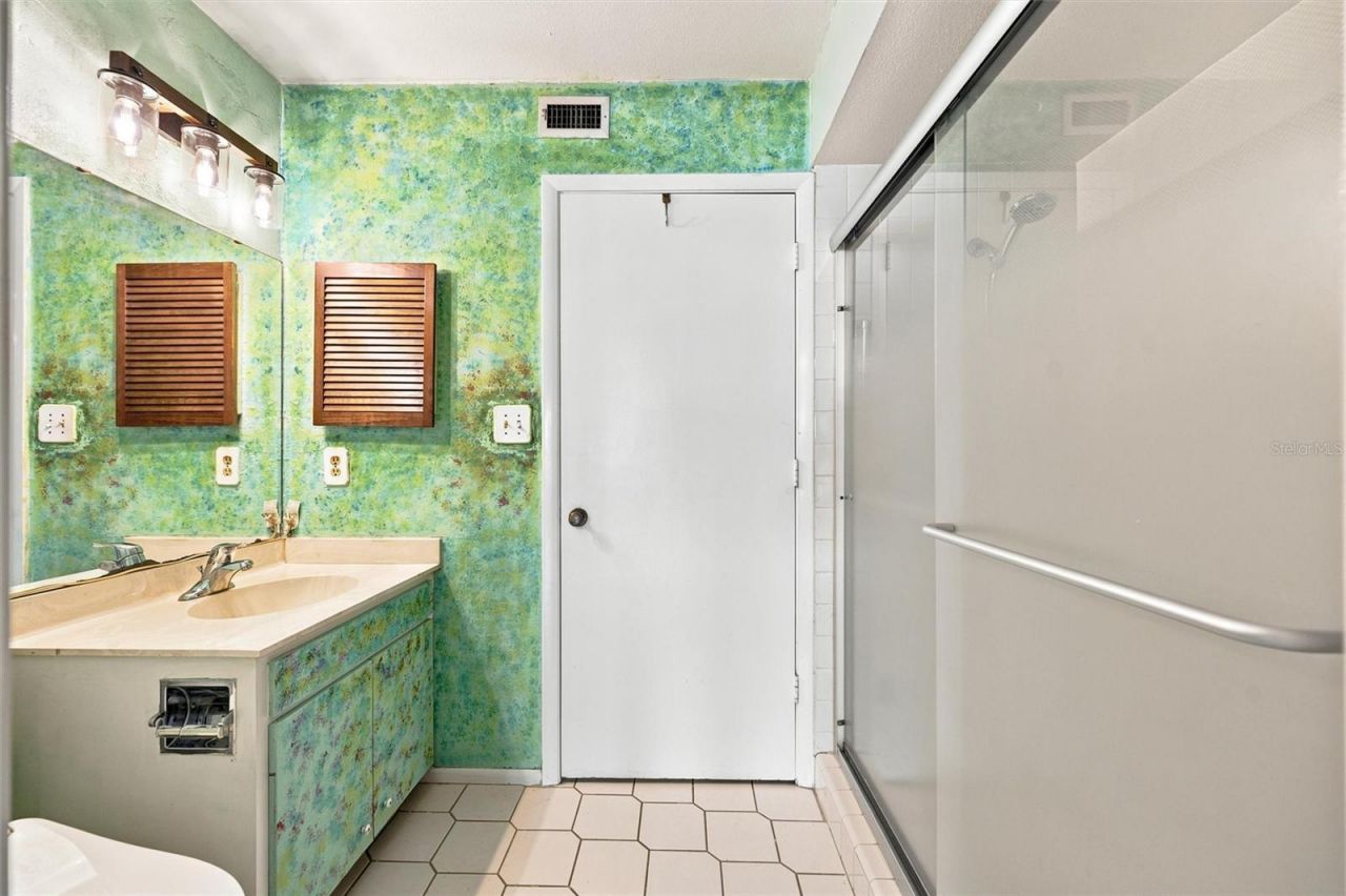 240 Sherwood Drive , Bradenton, FL 34210 Photo