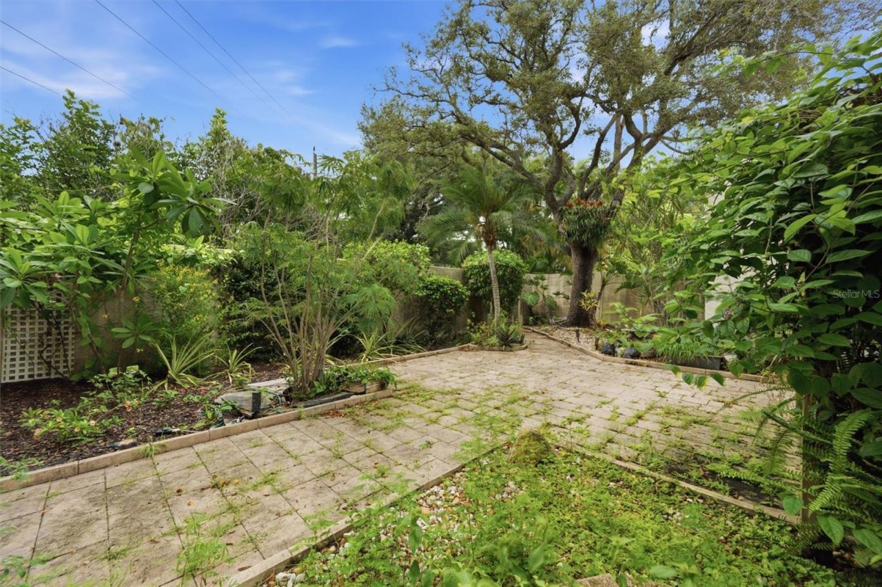 240 Sherwood Drive , Bradenton, FL 34210 Photo