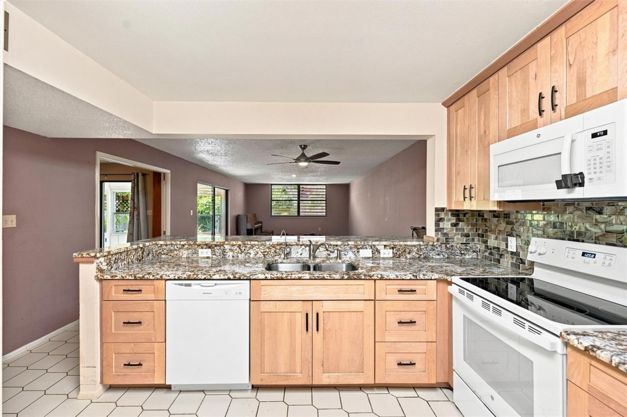 240 Sherwood Drive , Bradenton, FL 34210 Photo