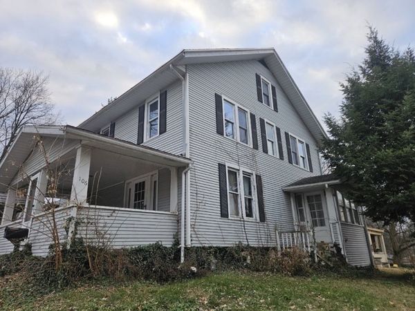 106 W Reynolds Street , Newton, IL 62448