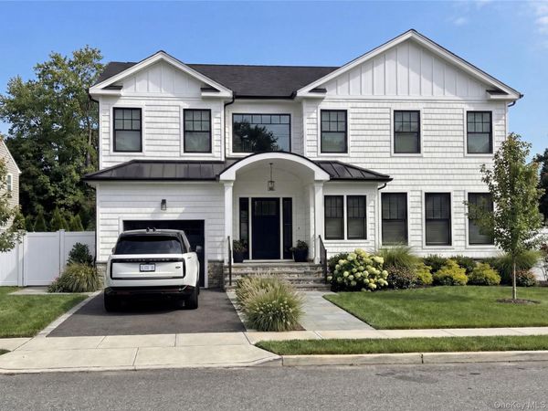 134 Colony Lane , Syosset, NY 11791
