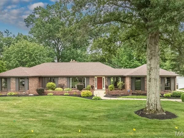 12050 Charwick Drive , St Louis, MO 63128