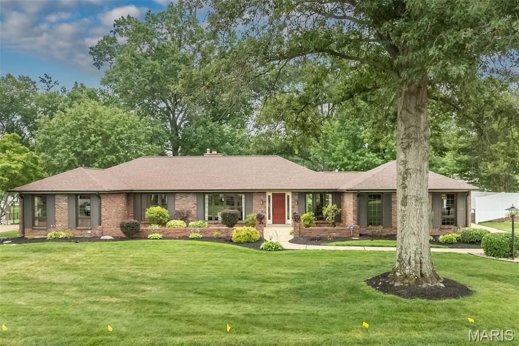 12050 Charwick Drive , Saint Louis, MO 63128 Main Photo