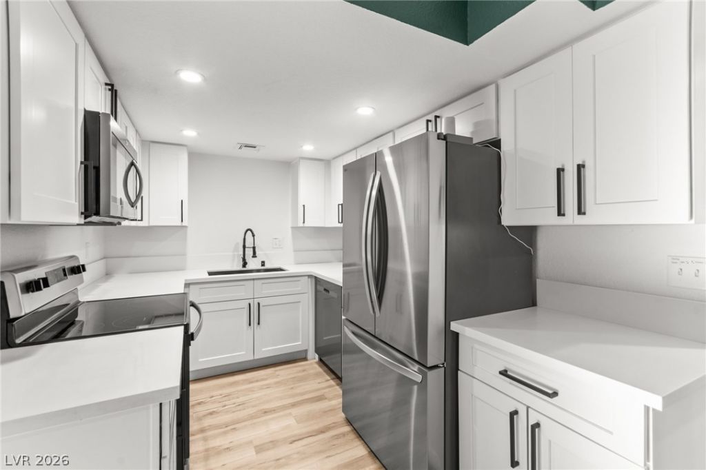 2431 Old Forge Lane , Las Vegas, NV 89121