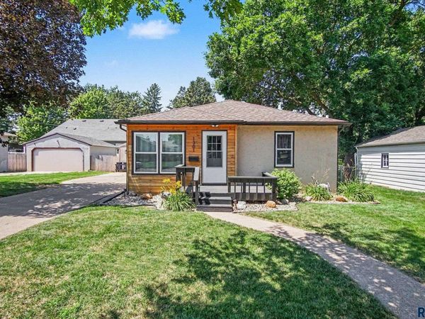 1301 S Gary Dr, Sioux Falls, SD 57103