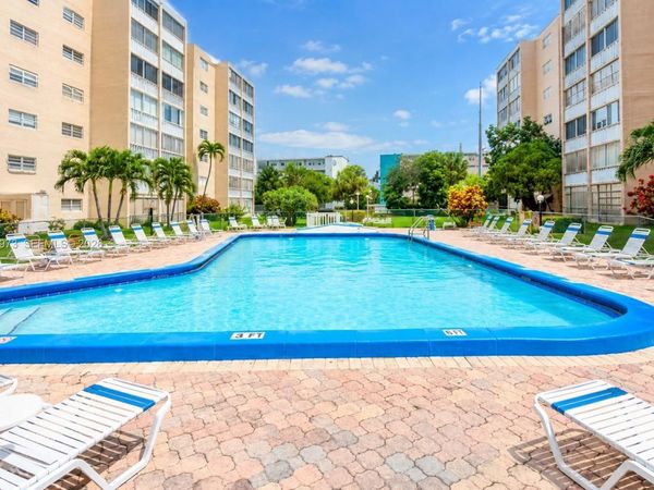 301 NE 14th Ave , Unit 507, Hallandale Beach, FL 33009