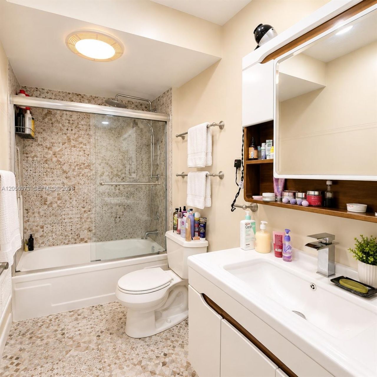 301 NE 14th Ave , Unit 507, Hallandale Beach, FL 33009 Photo