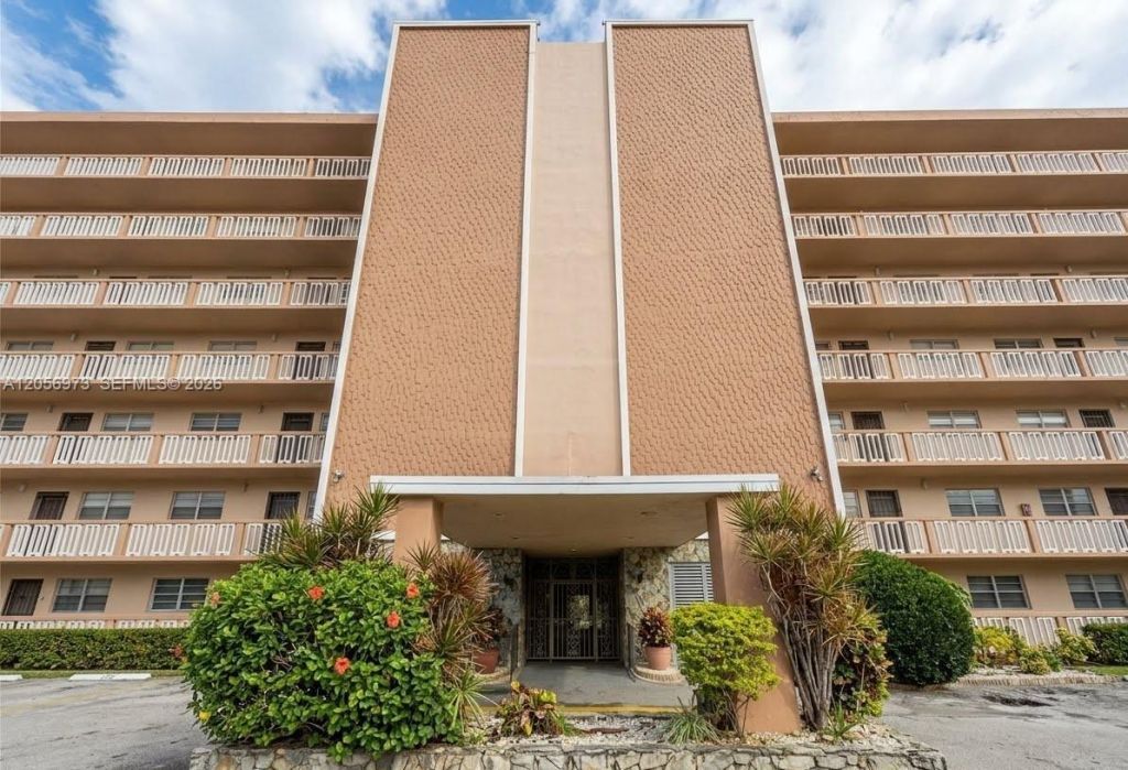 301 NE 14th Ave , Unit 507, Hallandale Beach, FL 33009 Photo