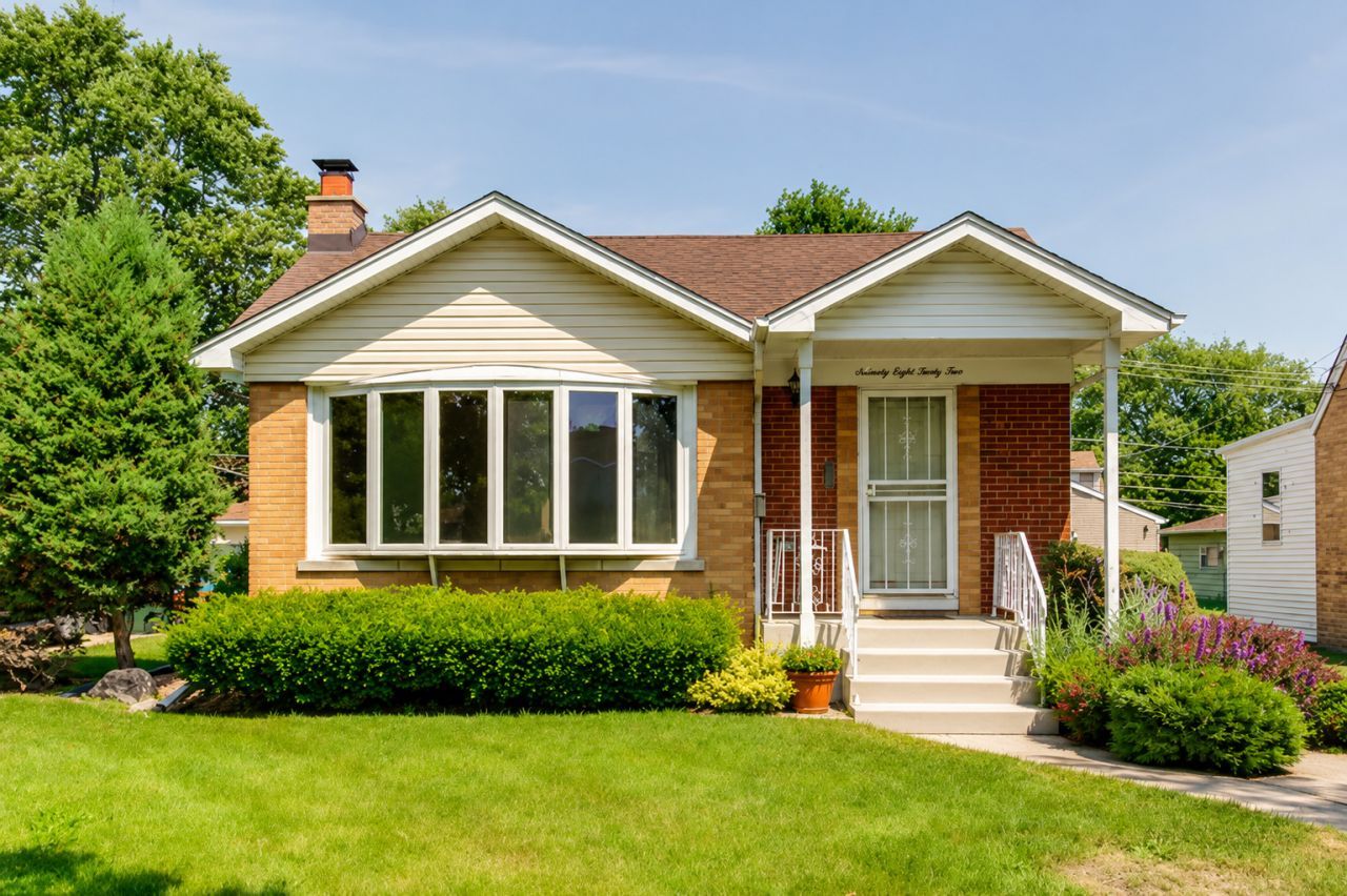 7845 N Nora Avenue , Niles, IL 60714