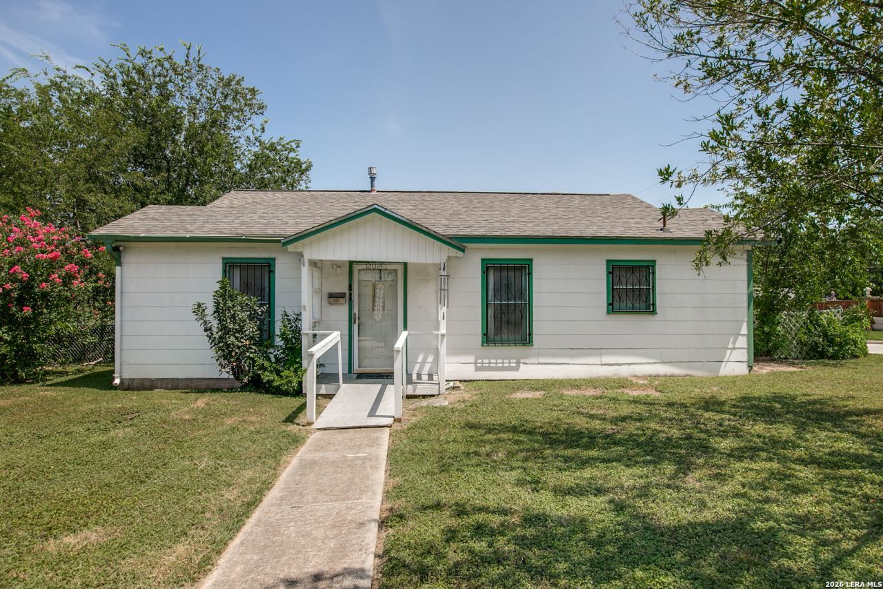 202 Waugh St, San Antonio, TX 78223 Main Photo