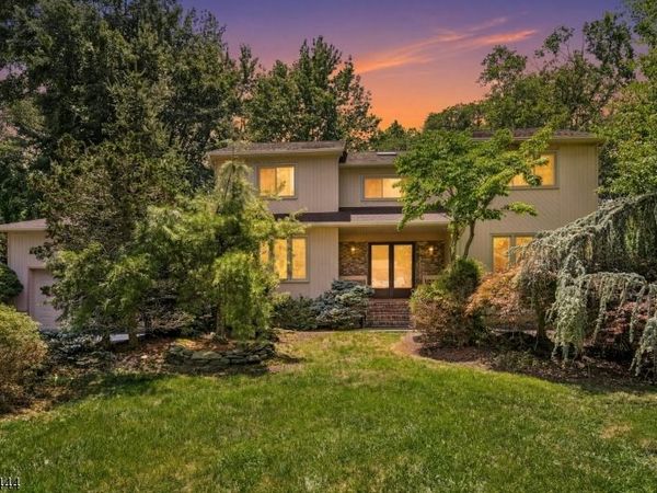 40 Vista Dr, Marlboro, NJ 07751