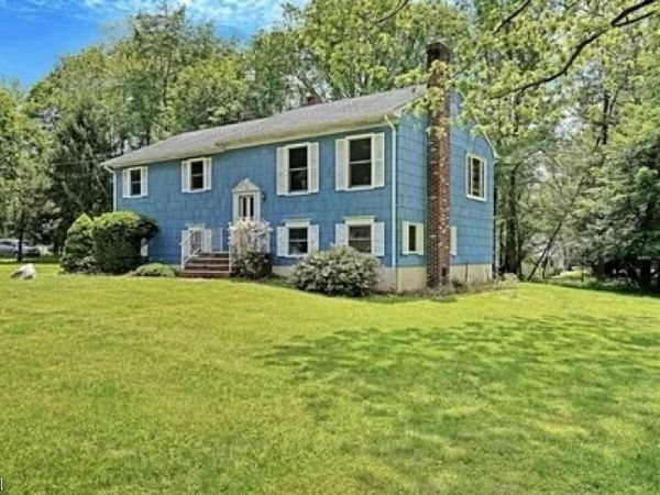 10 Cedar St, Bridgewater, NJ 08807