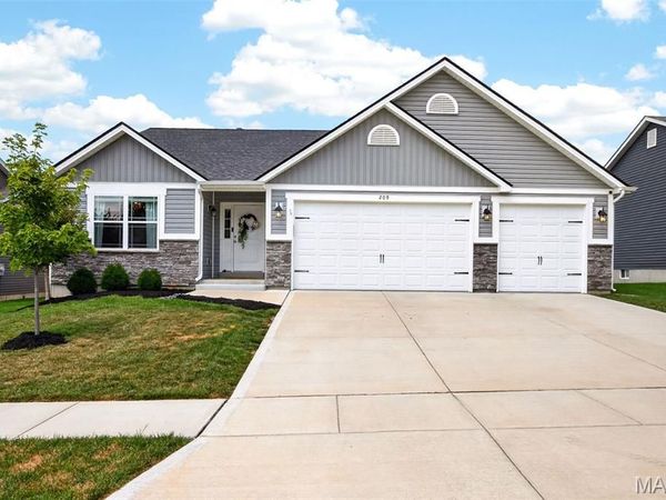 209 W Pine Creek Court , Wentzville, MO 63385