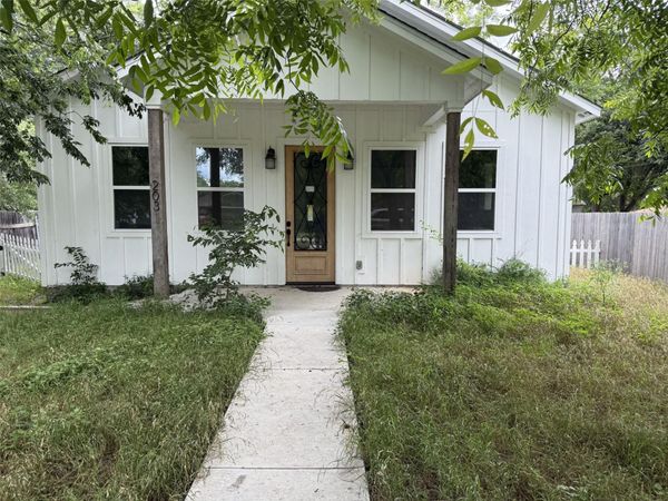 203 Vernon ST, Unit A, Thrall, TX 76578