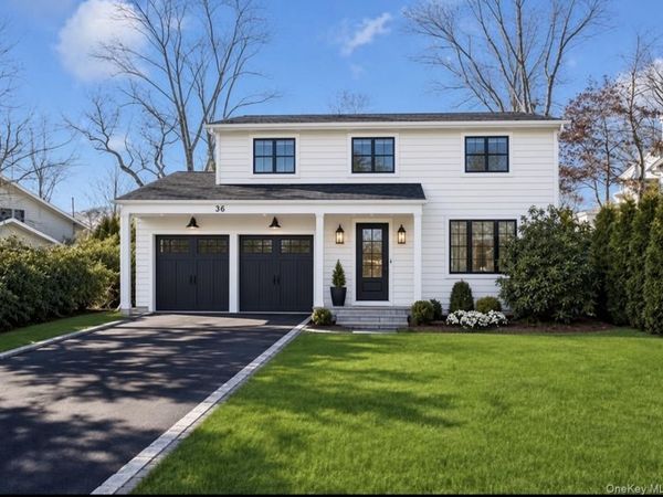 30 Glacier Drive, Smithtown, NY 11787