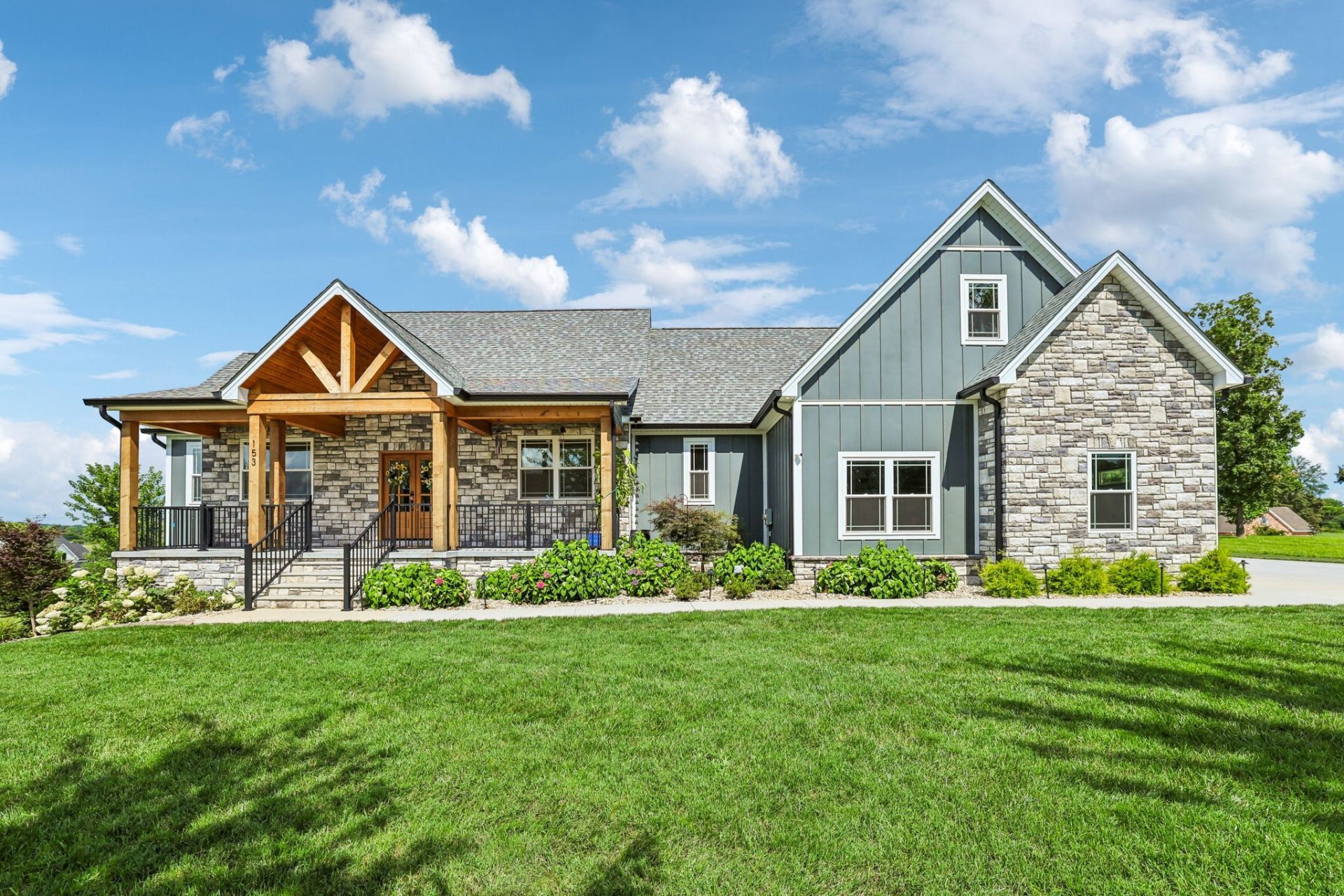 153 Cascade Dr , Winchester, TN 37398 Main Photo