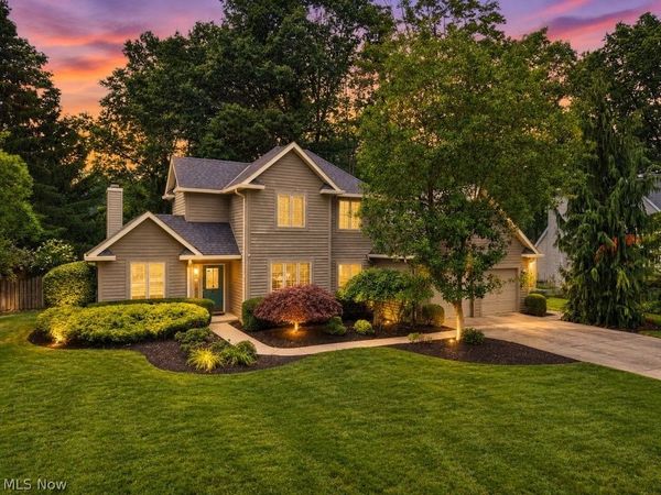 868 Carriage Park Oval , Westlake, OH 44145