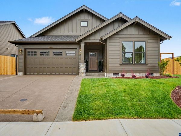 2094 SE Arrowwood Av, Dallas, OR 97338