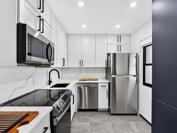 3301 N Country Club Dr , Unit 101, Aventura, FL 33180