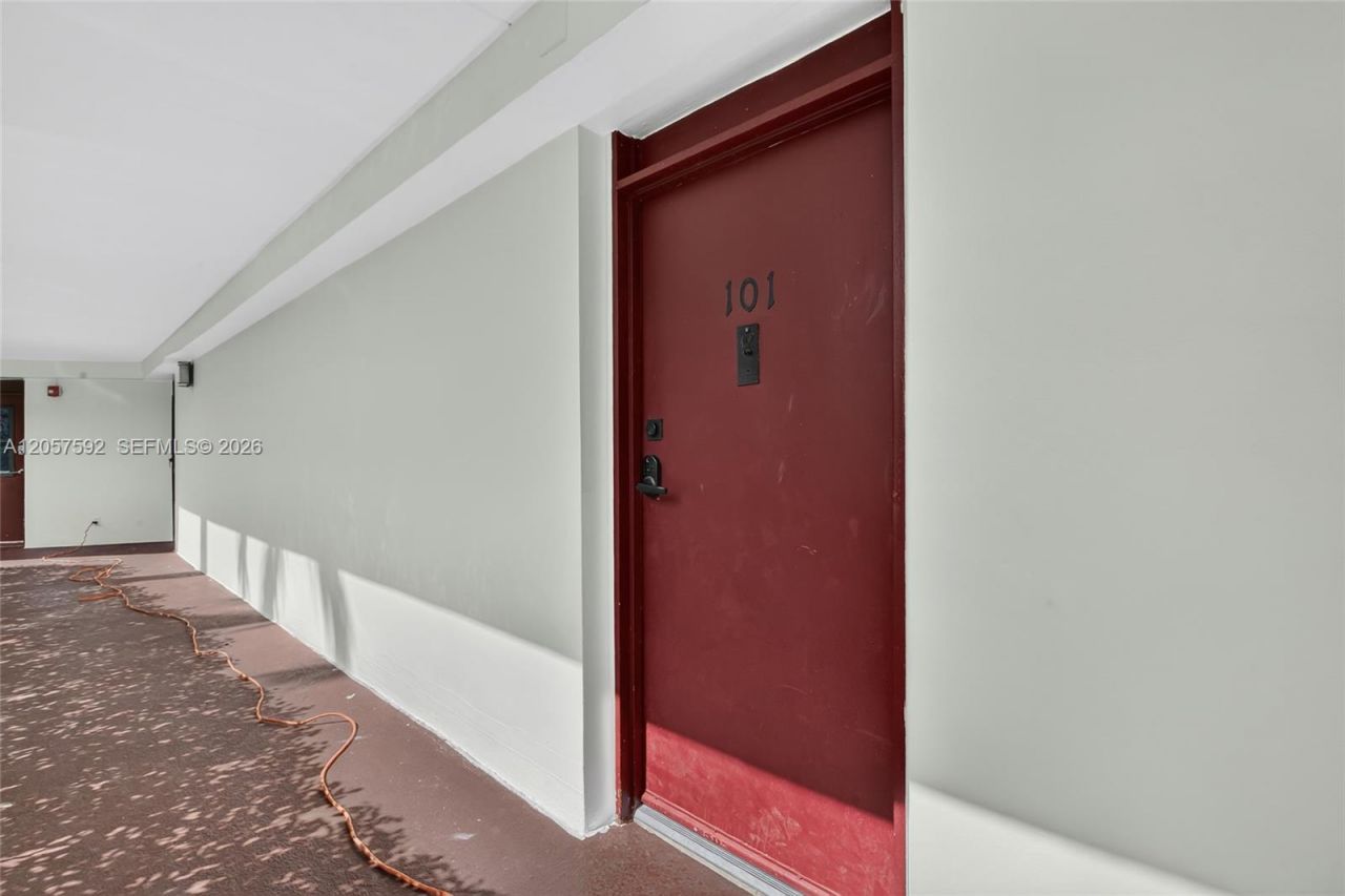 3301 N Country Club Dr , Unit 101, Aventura, FL 33180 Photo