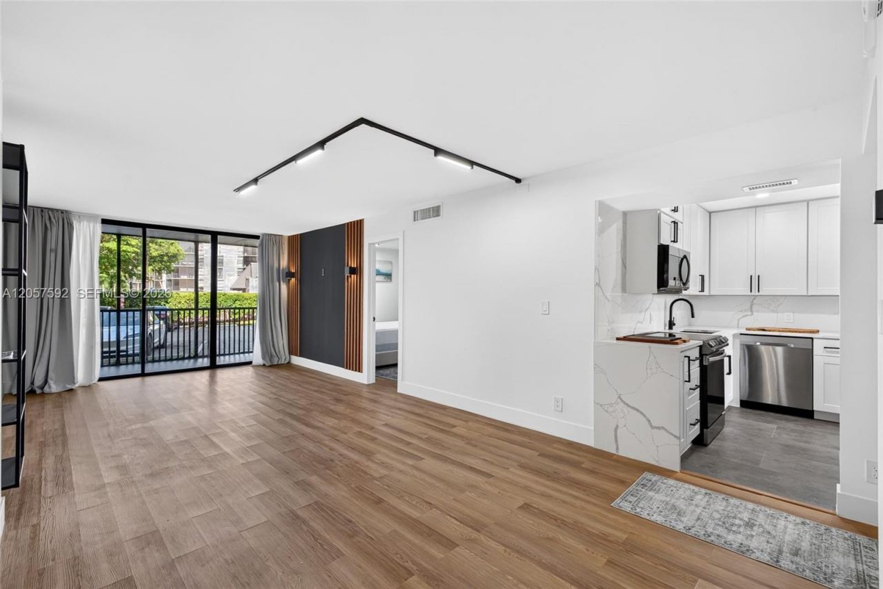 3301 N Country Club Dr , Unit 101, Aventura, FL 33180 Photo