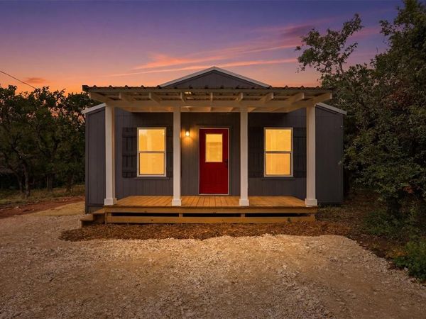 3006 Moon Court , Granbury, TX 76049