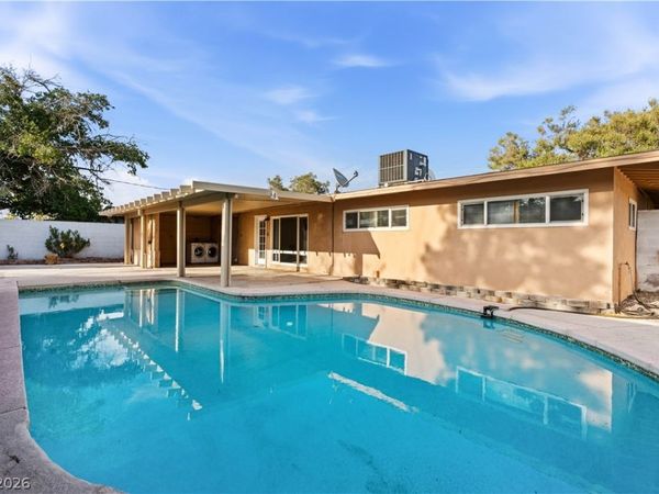 1001 Silver Lake Drive , Las Vegas, NV 89108