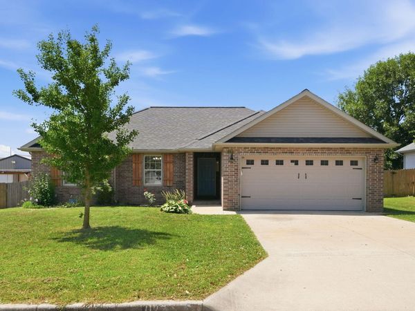 1127 Woodland Ridge Drive , Monett, MO 65708