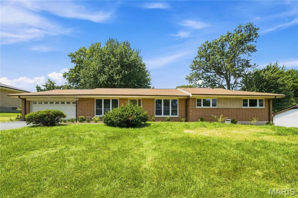 849 Charlesgate Drive , Saint Louis, MO 63132 Main Photo