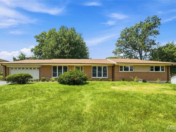 849 Charlesgate Drive , St Louis, MO 63132