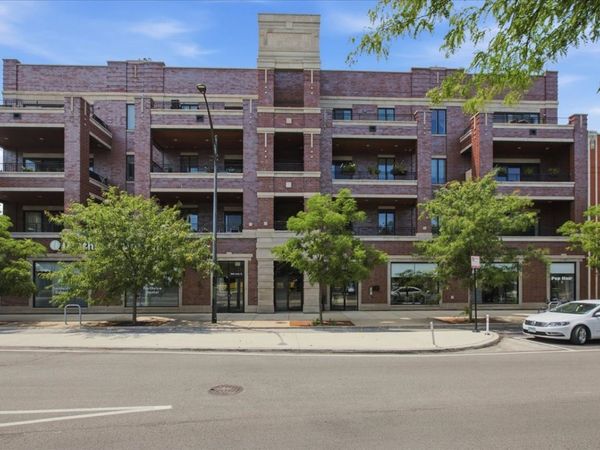 5820 N Clark Street , Unit 207, Chicago, IL 60660