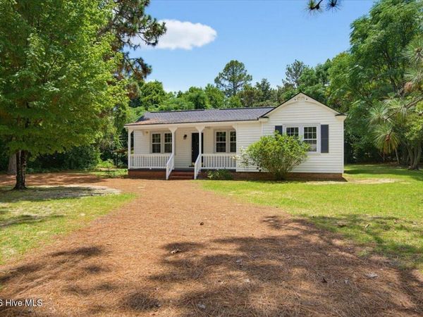 215 E Baltimore Avenue , Pinebluff, NC 28373