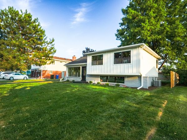 1707 W Martin Lane , Mount Prospect, IL 60056