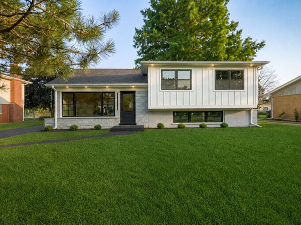 1707 W Martin Lane, Mount Prospect, IL 60056