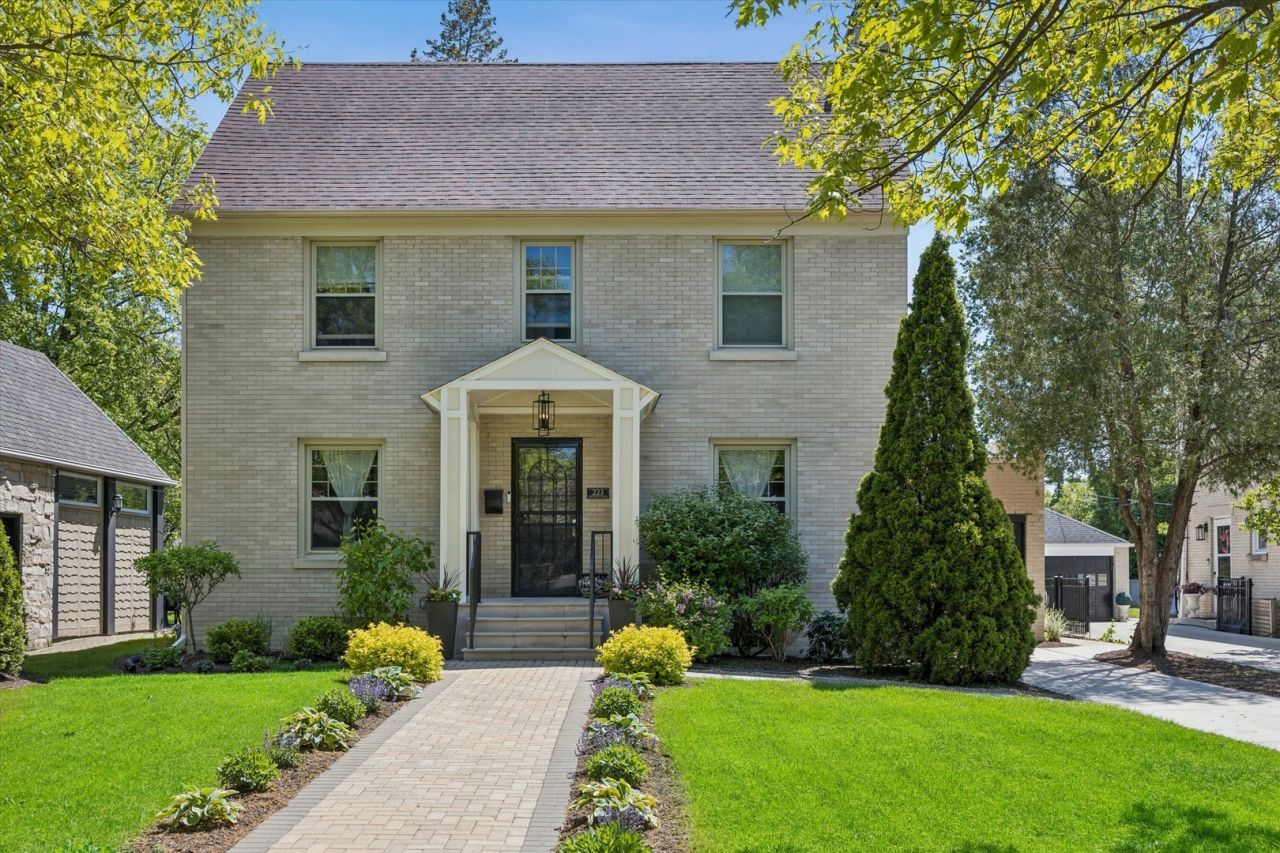 223 Southcote Road, Riverside, IL 60546