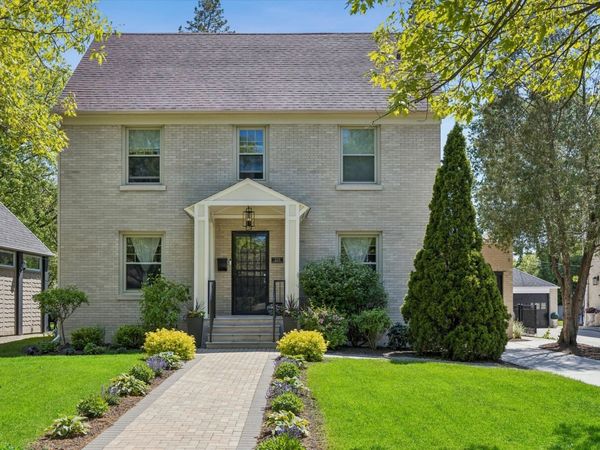 223 Southcote Road , Riverside, IL 60546