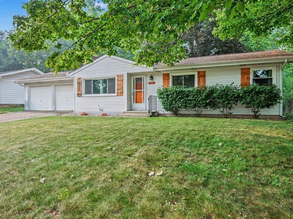 31 S New Moon Terrace S, Springfield, MI 49037