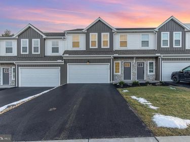 7869 OAK BROOK DRIVE , HARRISBURG, PA 17112