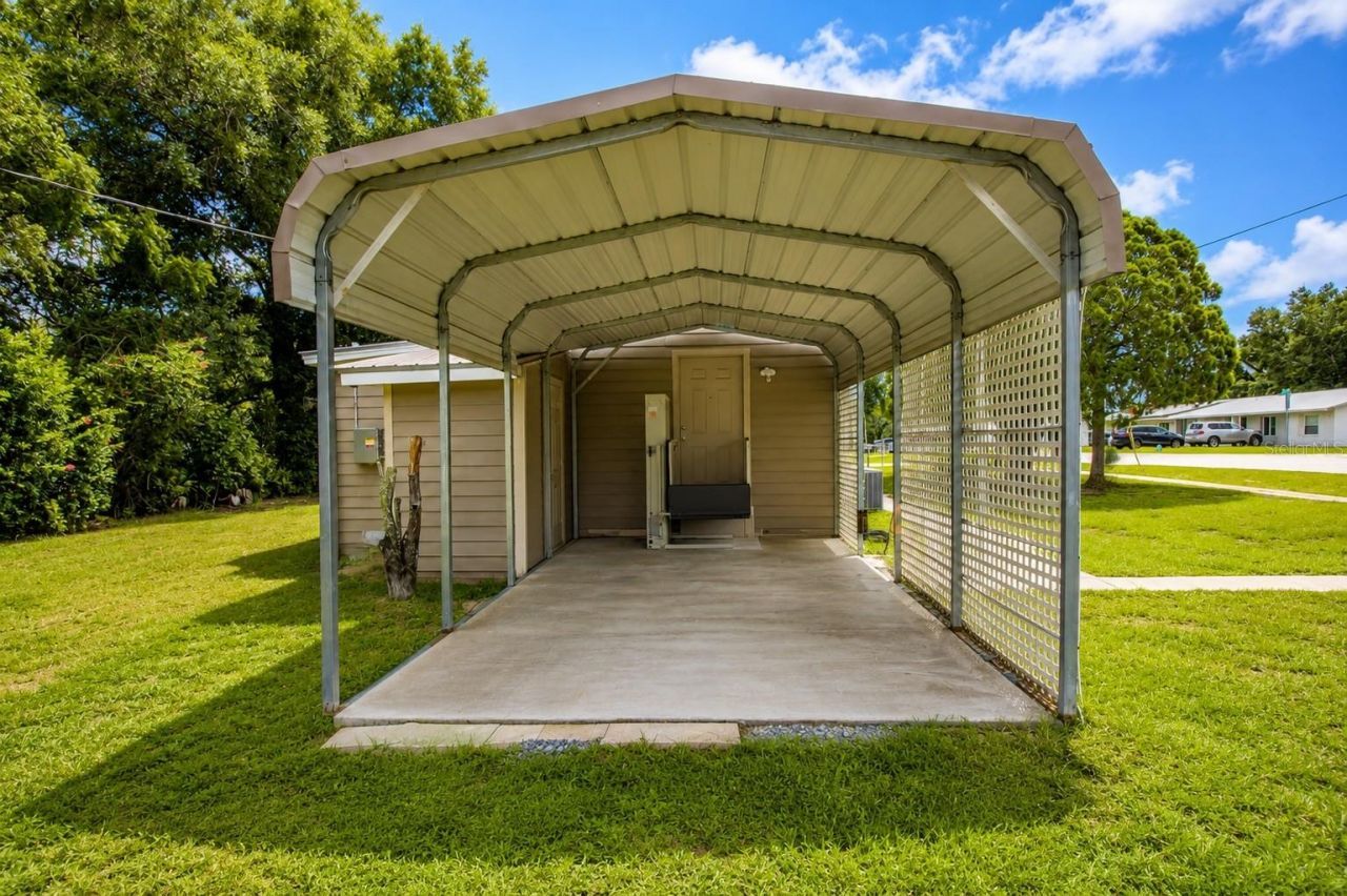 5811 11th Street , Zephyrhills, FL 33542 Photo
