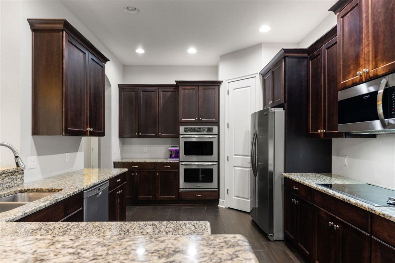 2112 Carroll Landing Drive, Tampa, FL 33612 Photo