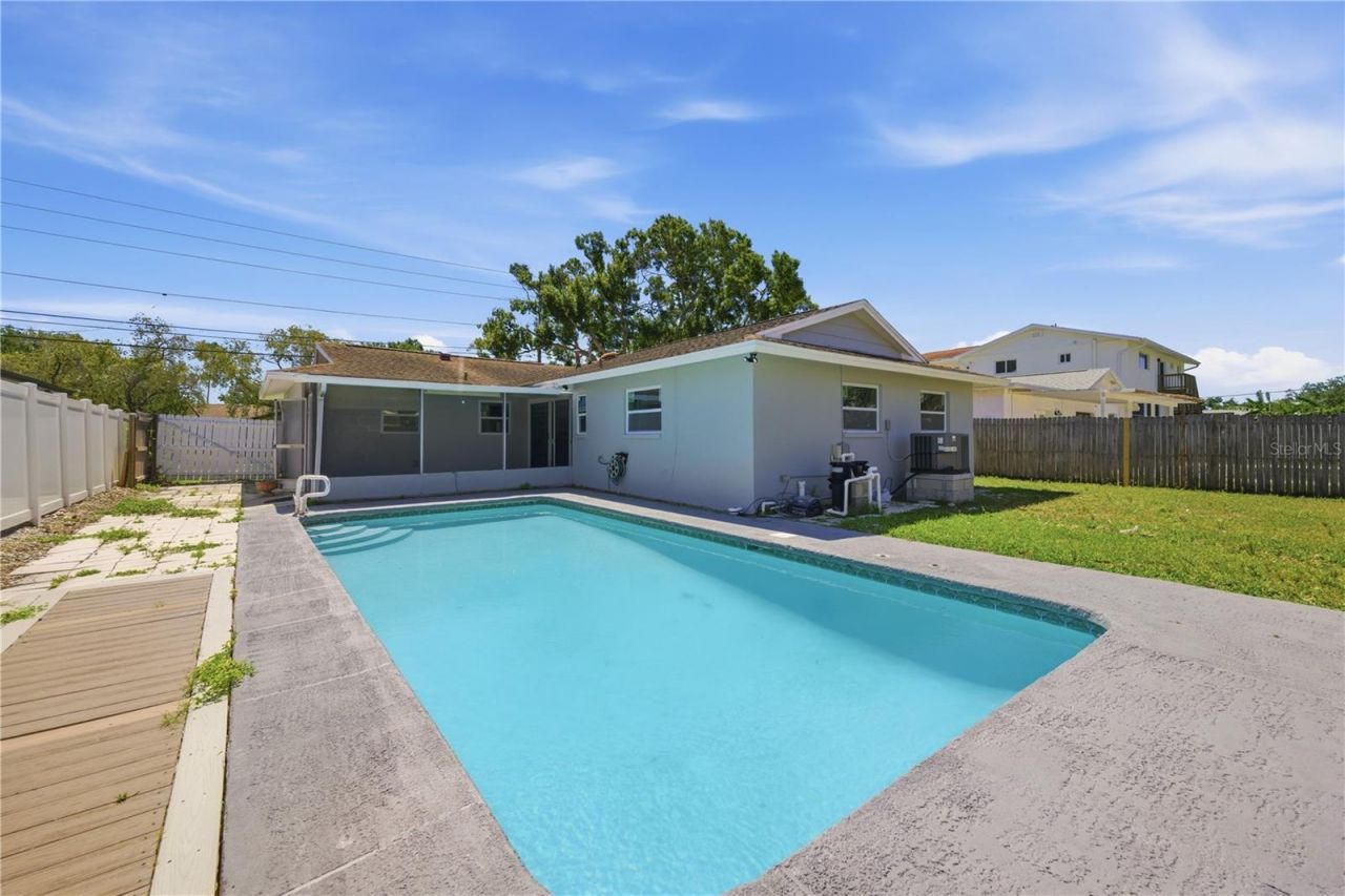 5920 Denver Street Ne, Saint Petersburg, FL 33703 Photo
