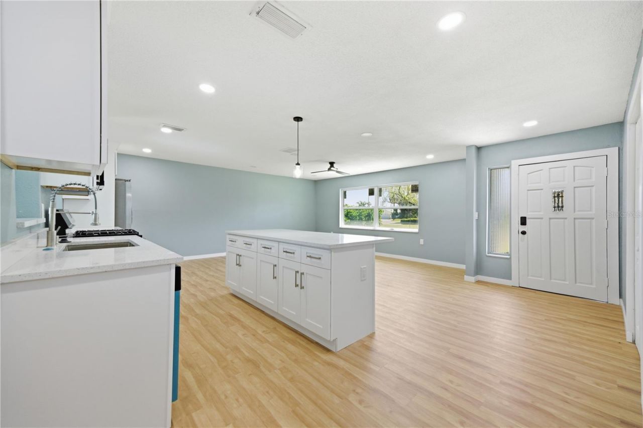 5920 Denver Street Ne, Saint Petersburg, FL 33703 Photo