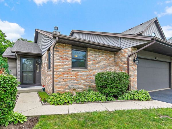 17 Garden Crescent Court , Unit 17, Elgin, IL 60123