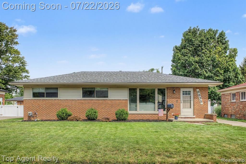8835 Birkhill Drive, Sterling Heights, MI 48314 Main Photo