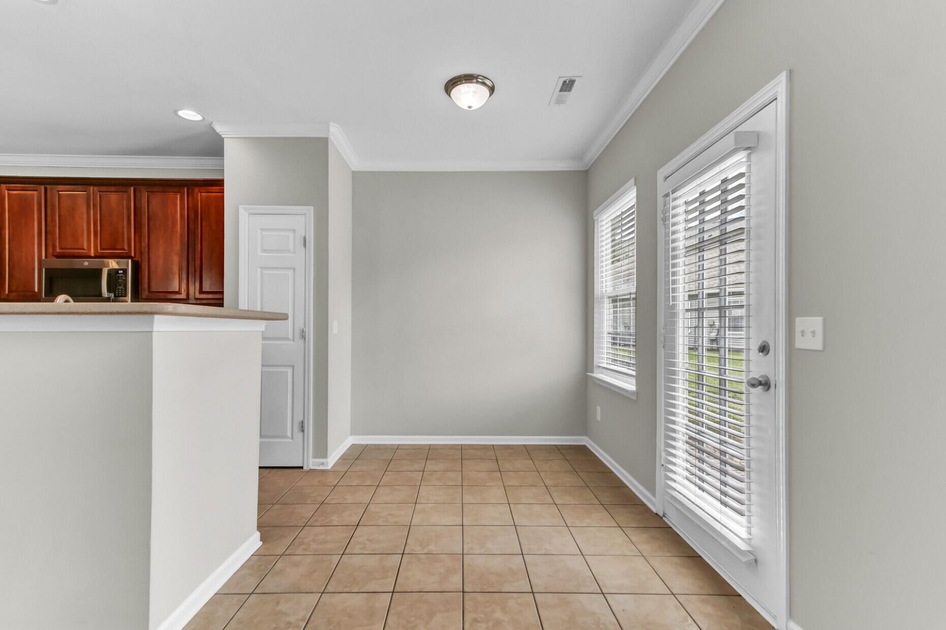 231 Xavier Street Photo 10