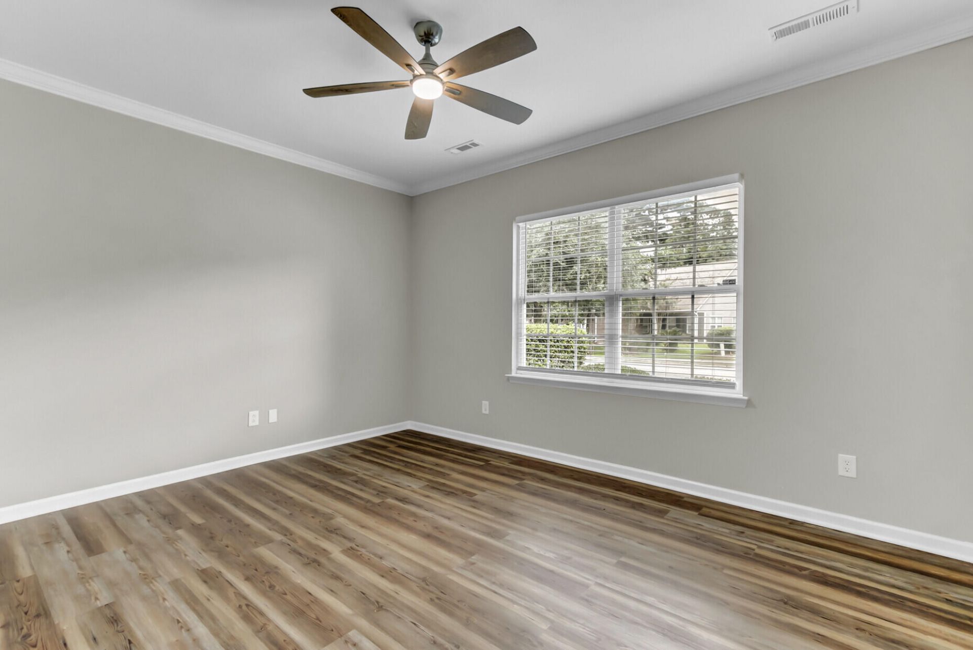 231 Xavier Street Photo 20