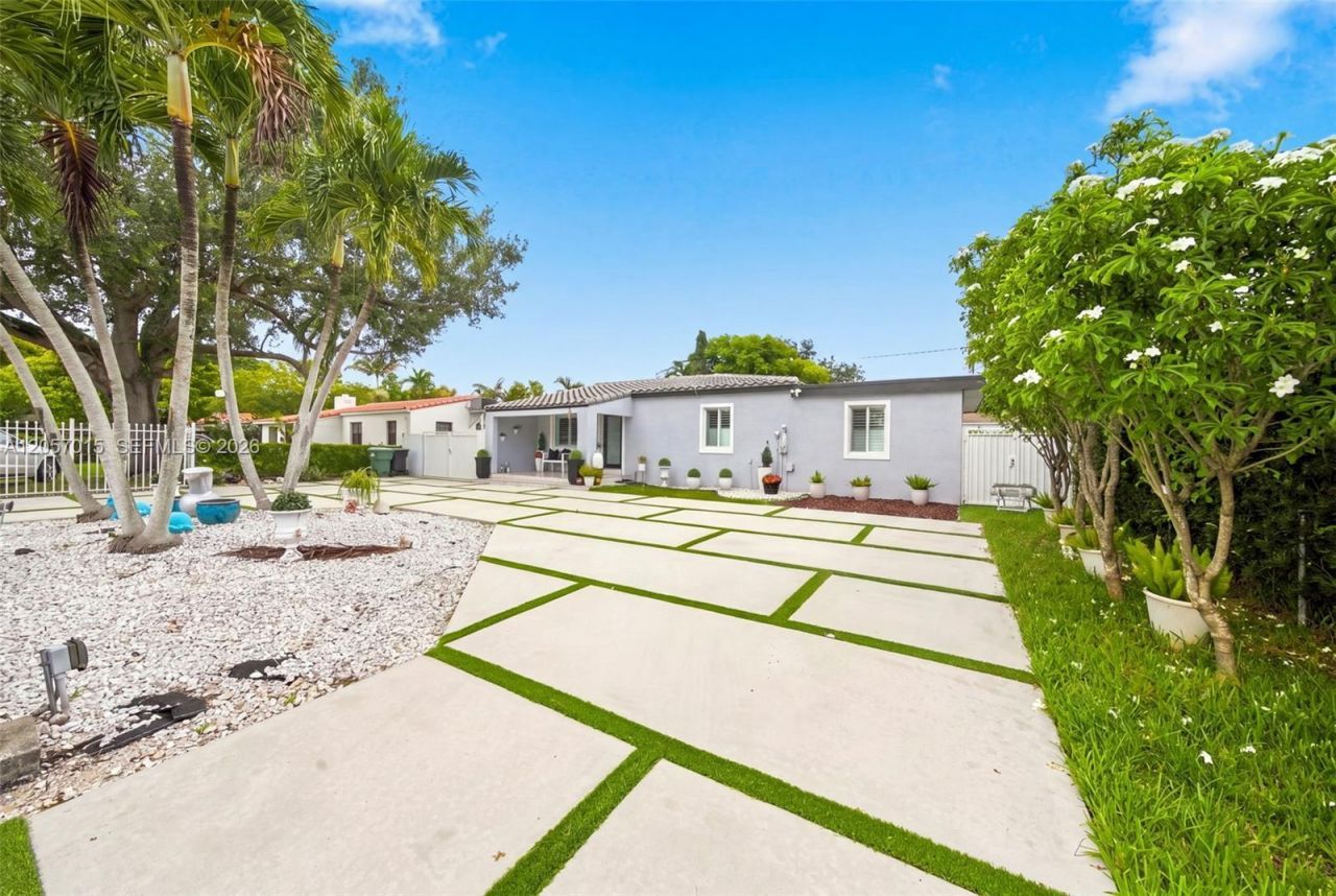 4261 SW 12th St, Miami, FL 33134 Photo