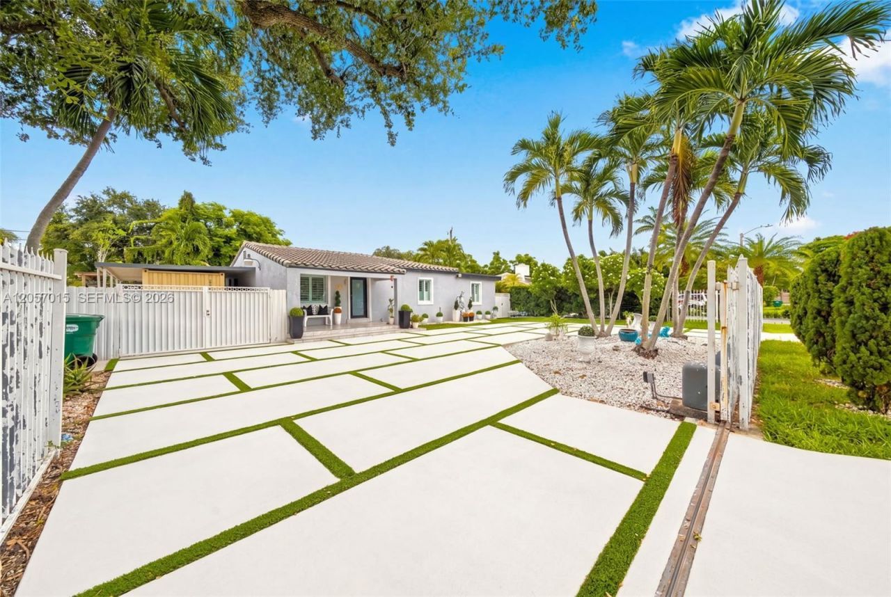 4261 SW 12th St, Miami, FL 33134 Photo